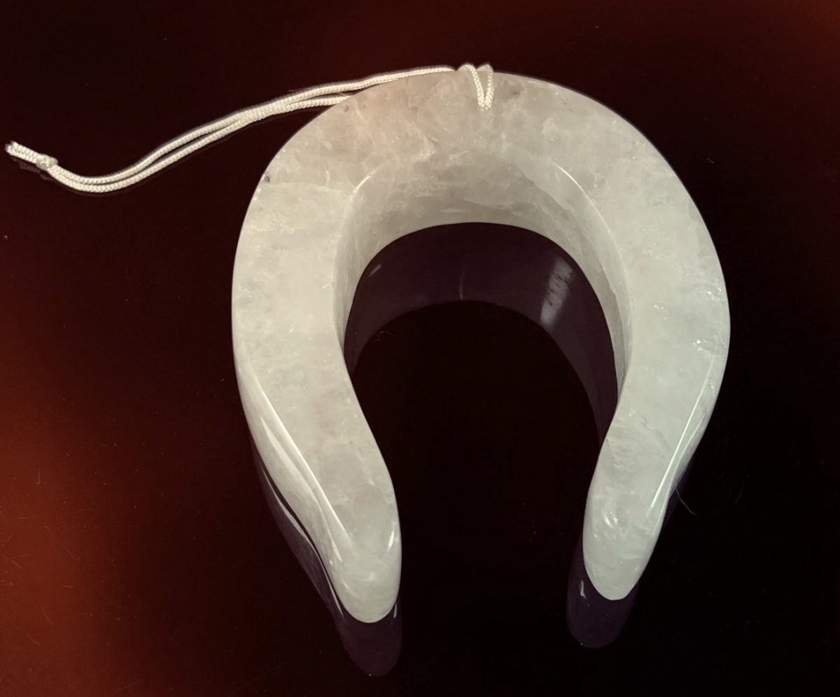 3 Reasons to Put a Crystal Quartz Horseshoe in Your Home or Office