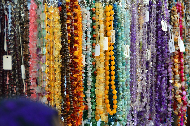 Five advantages to wearing energy-protection necklaces